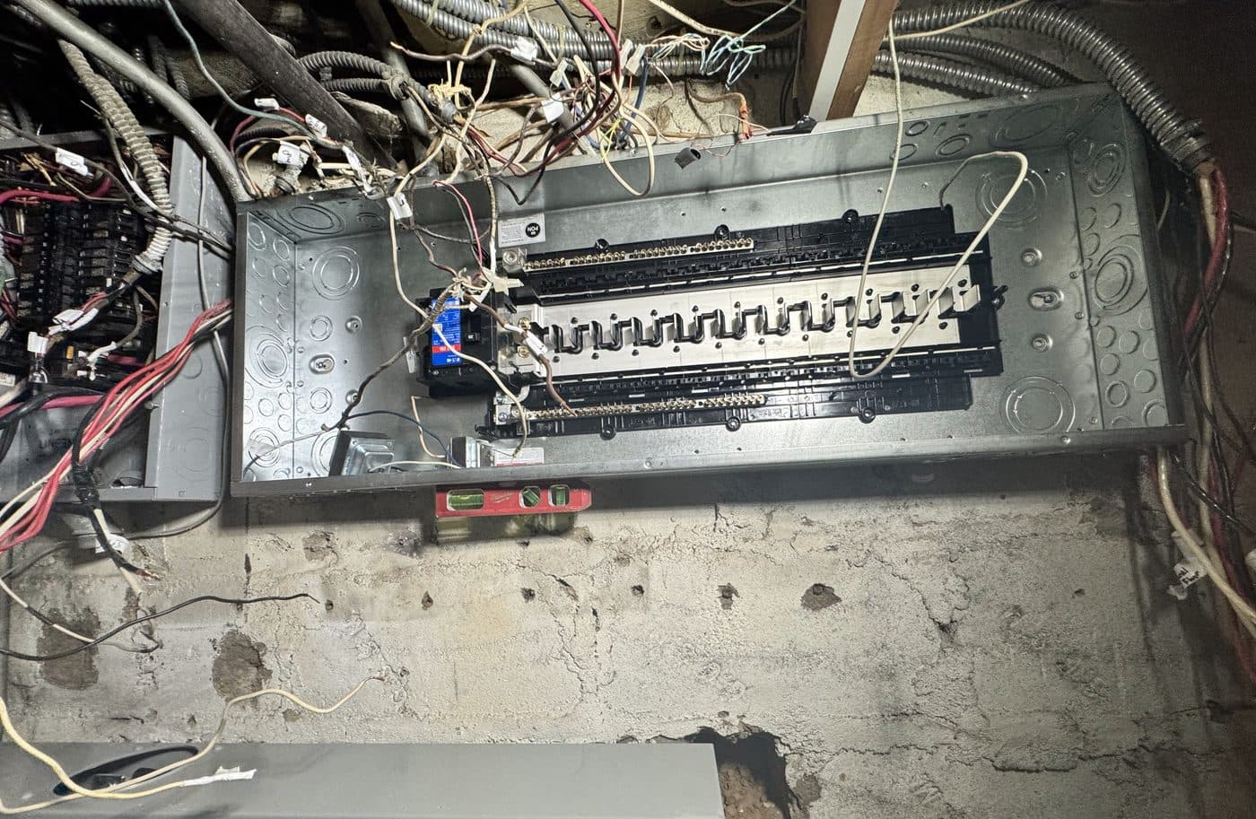 Main electrical panel branch wiring, neatly run